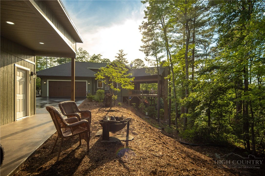 Image number 11 for the current listing