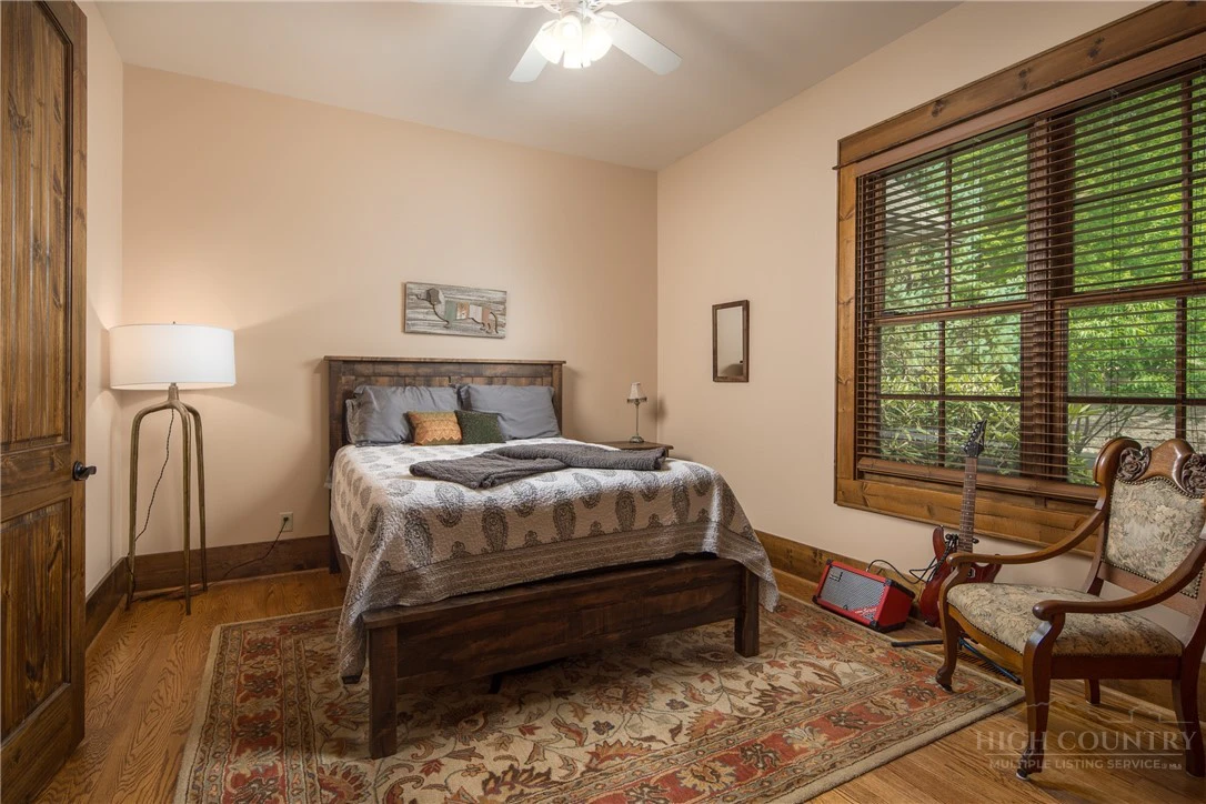 Image number 2 for the current listing