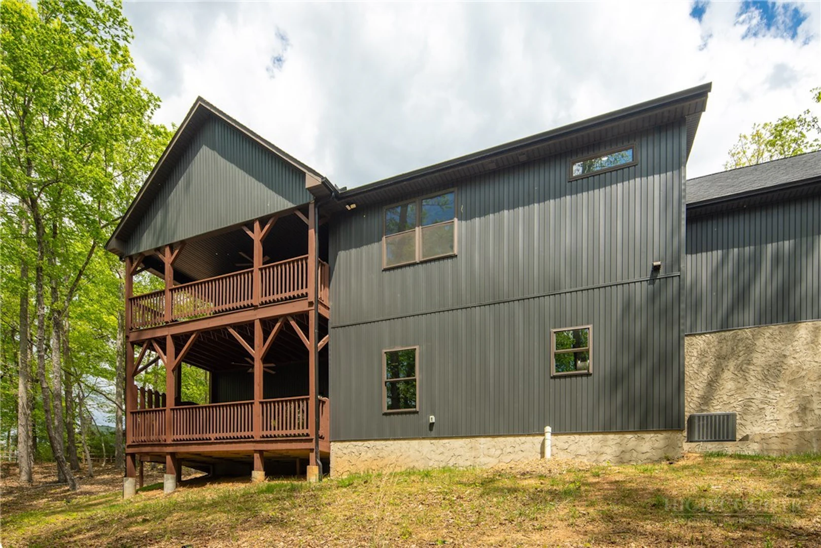 Image number 18 for the current listing