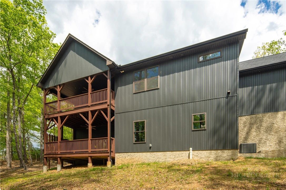 Image number 18 for the current listing