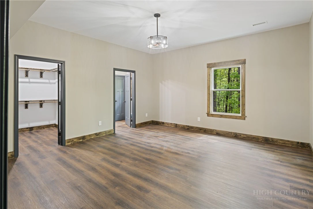 Image number 3 for the current listing