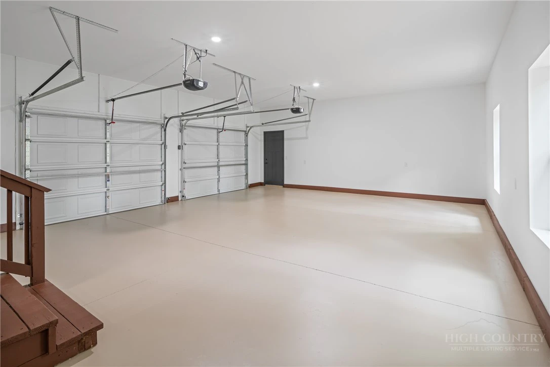 Image number 14 for the current listing