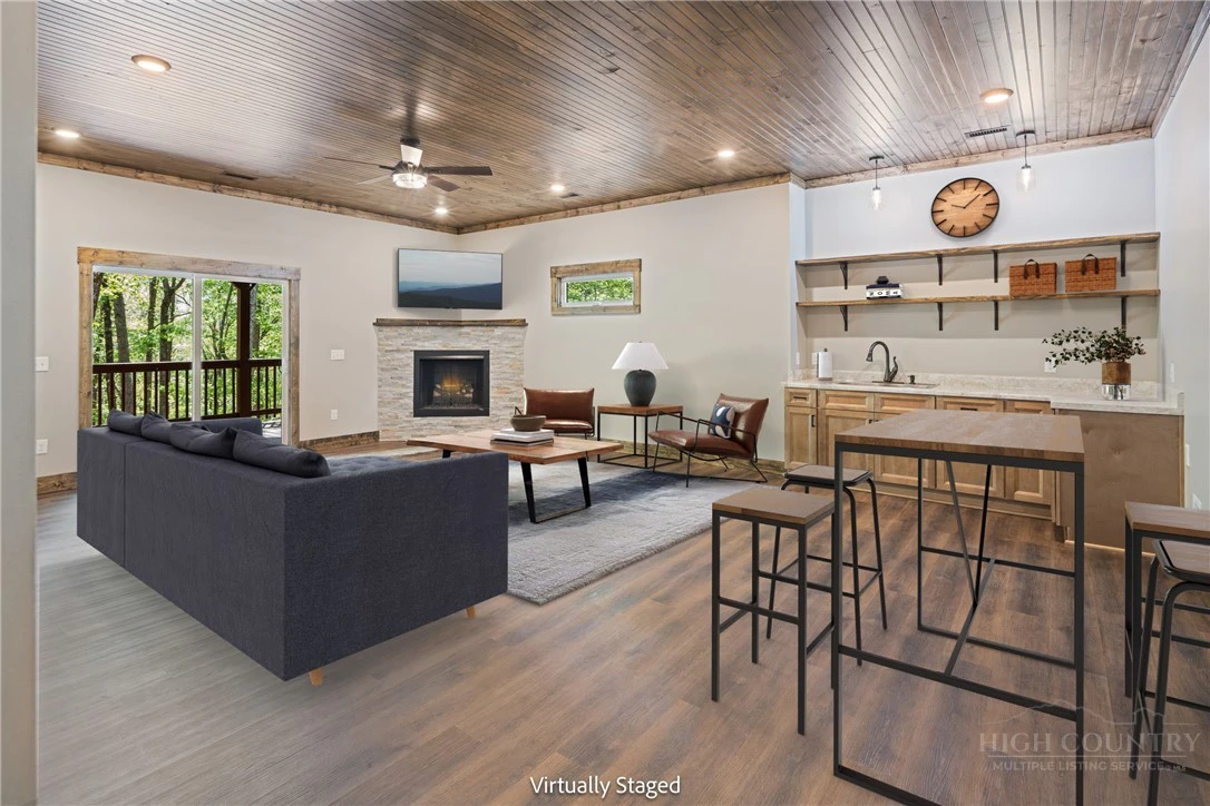Image number 8 for the current listing