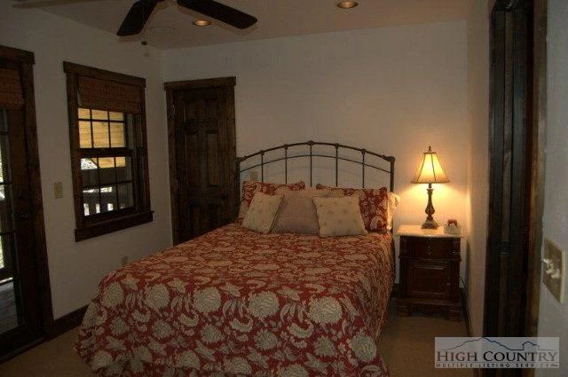 Image number 10 for the current listing