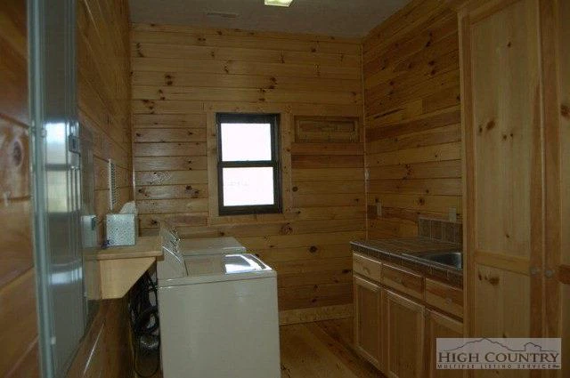 Image number 6 for the current listing