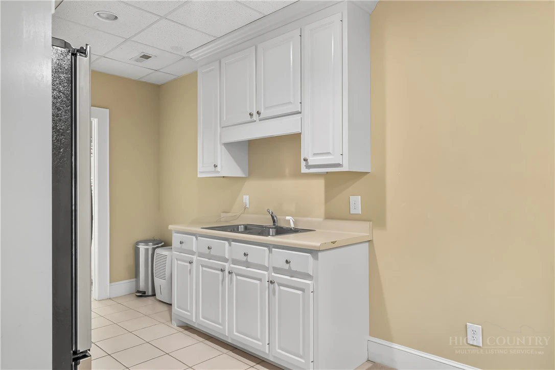 Image number 13 for the current listing