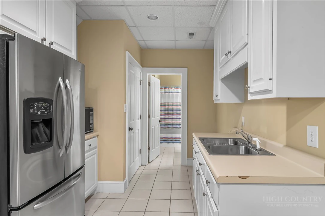 Image number 2 for the current listing