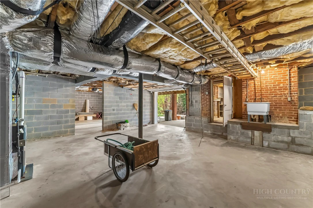 Image number 16 for the current listing