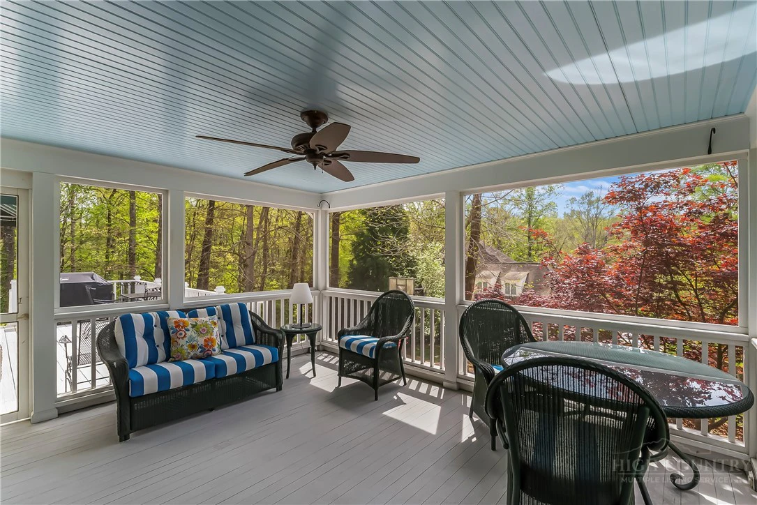 Image number 19 for the current listing