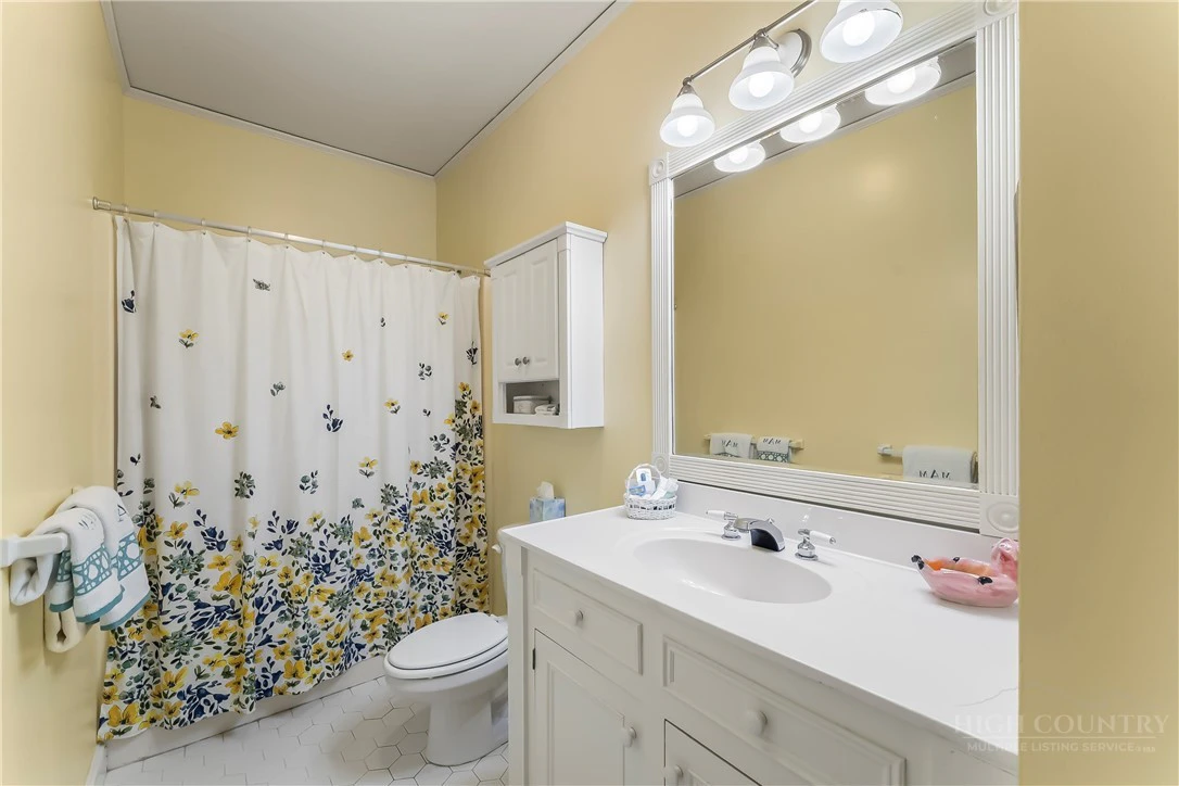 Image number 14 for the current listing