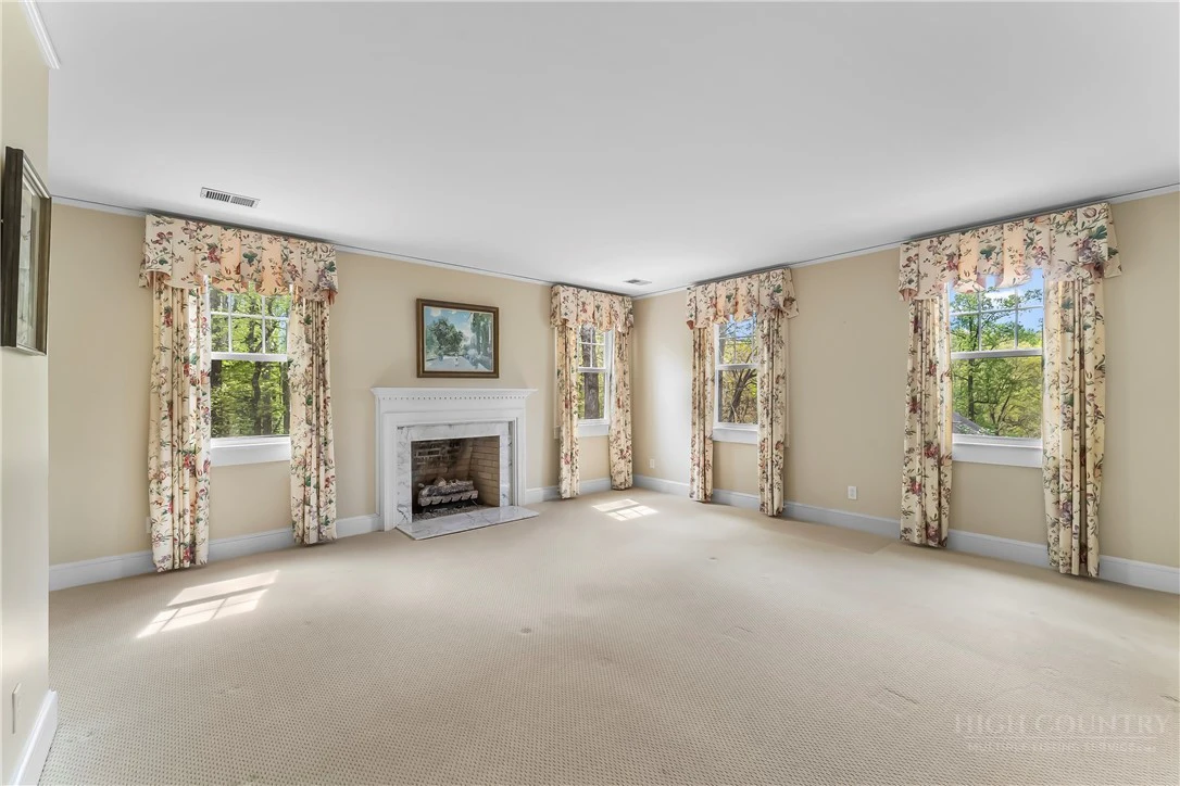 Image number 3 for the current listing