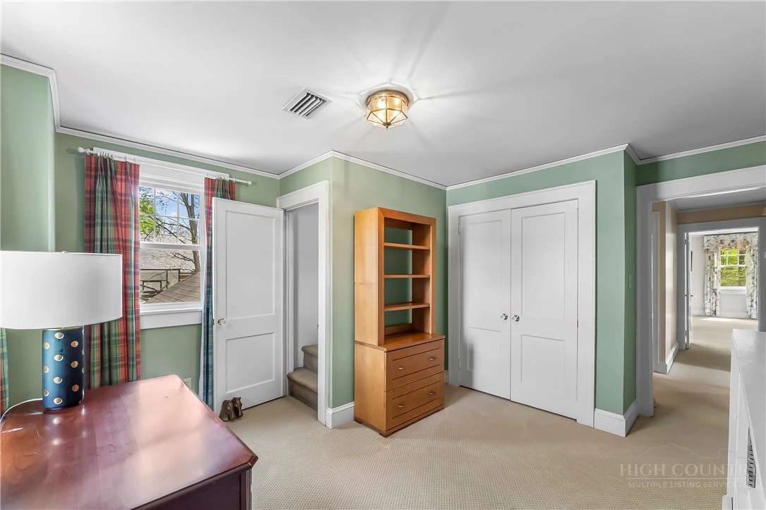 Image number 10 for the current listing