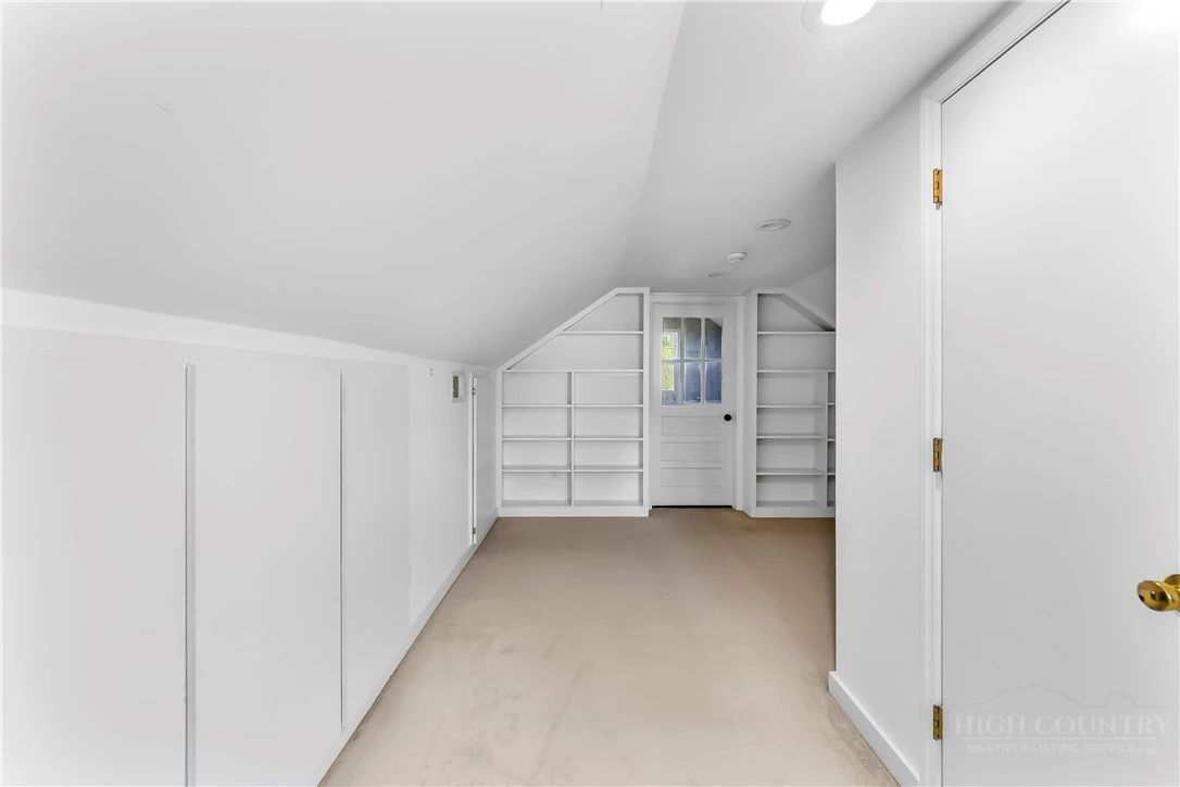 Image number 11 for the current listing