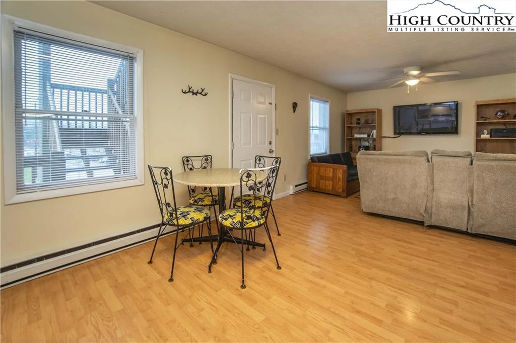 Image number 3 for the current listing