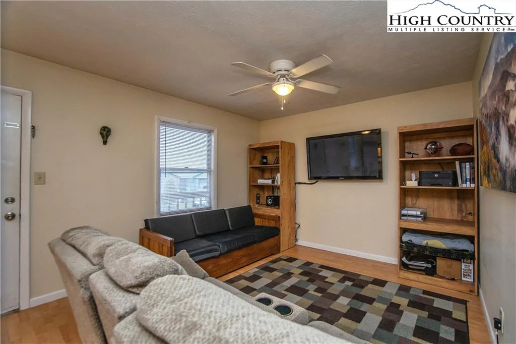 Image number 6 for the current listing