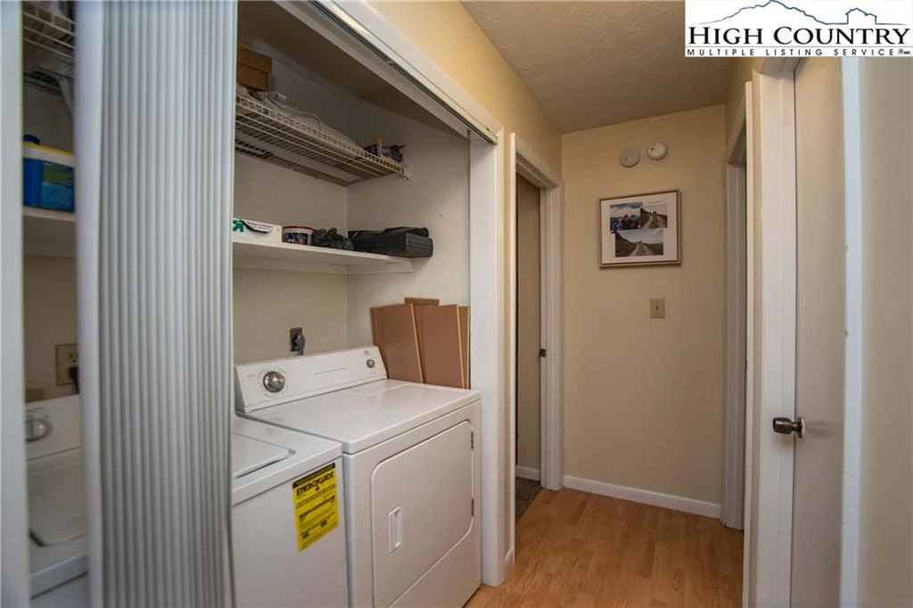 Image number 8 for the current listing