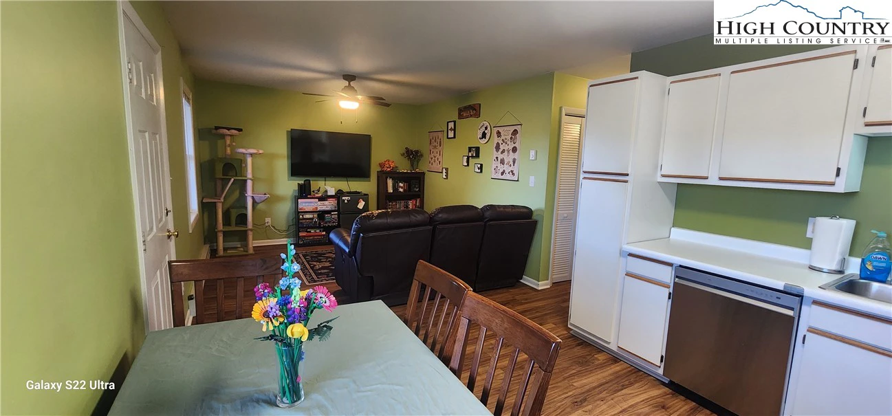 Image number 19 for the current listing