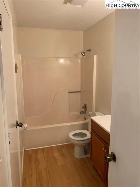 Image number 11 for the current listing