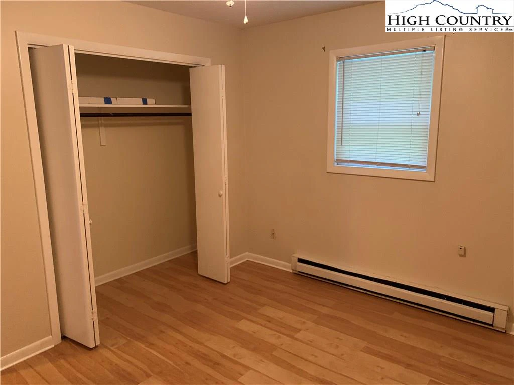 Image number 12 for the current listing