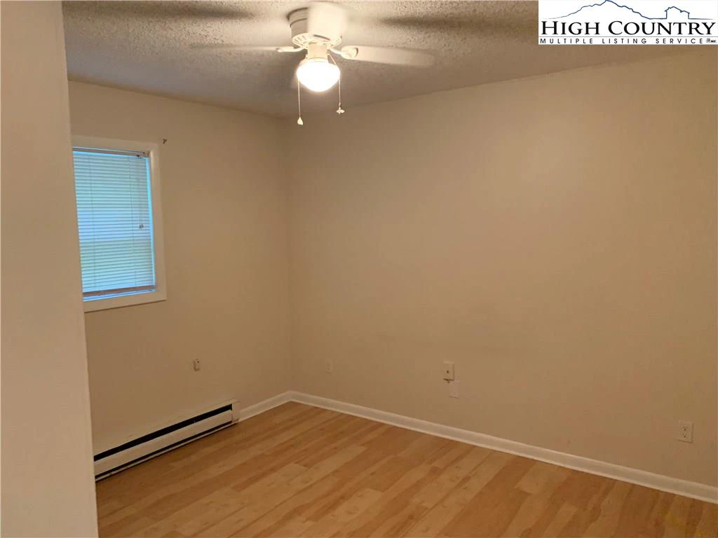 Image number 13 for the current listing