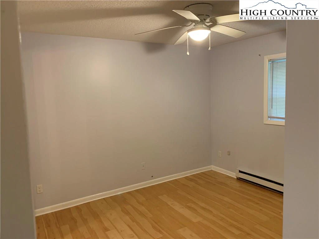 Image number 14 for the current listing
