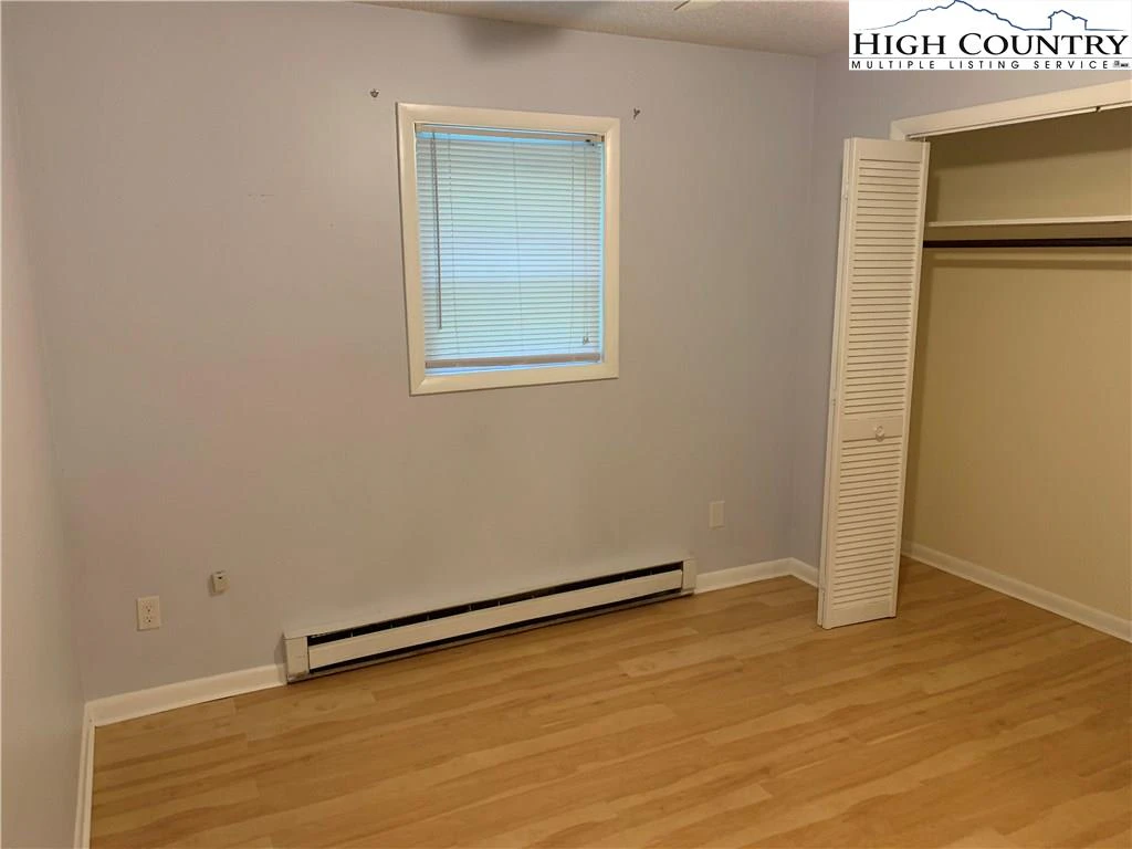 Image number 15 for the current listing