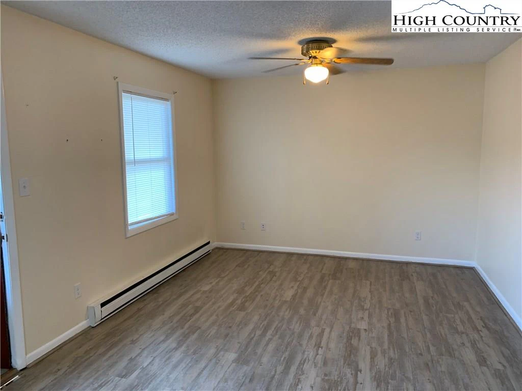 Image number 8 for the current listing