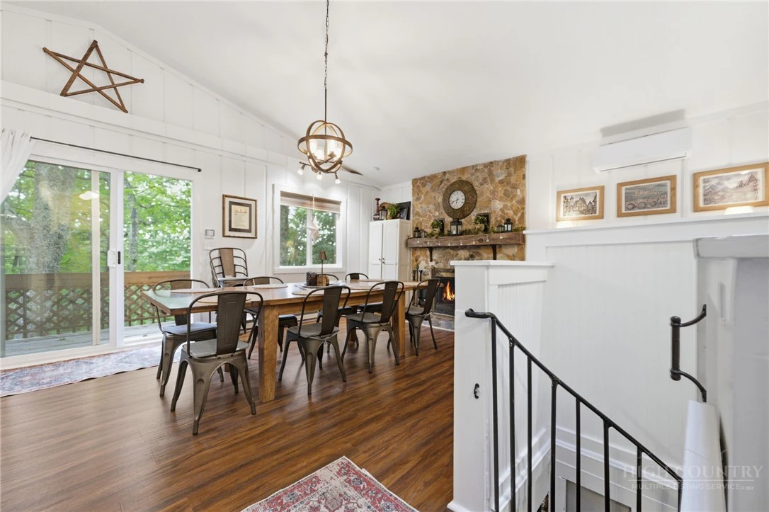 Image number 3 for the current listing