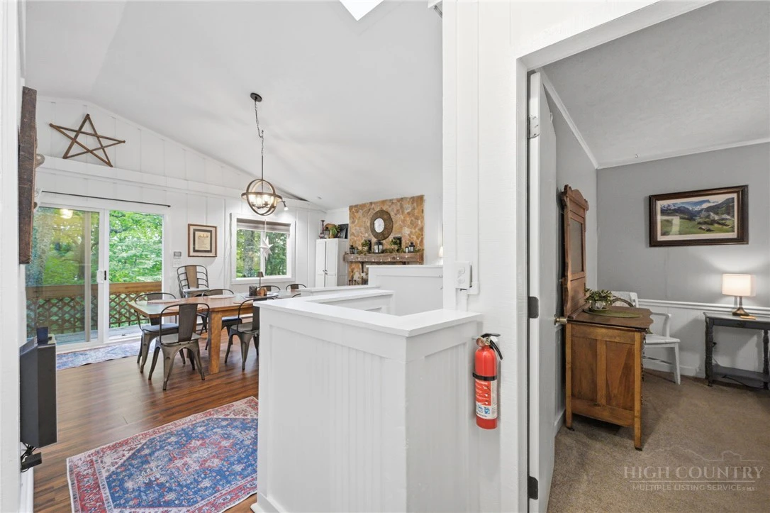 Image number 4 for the current listing