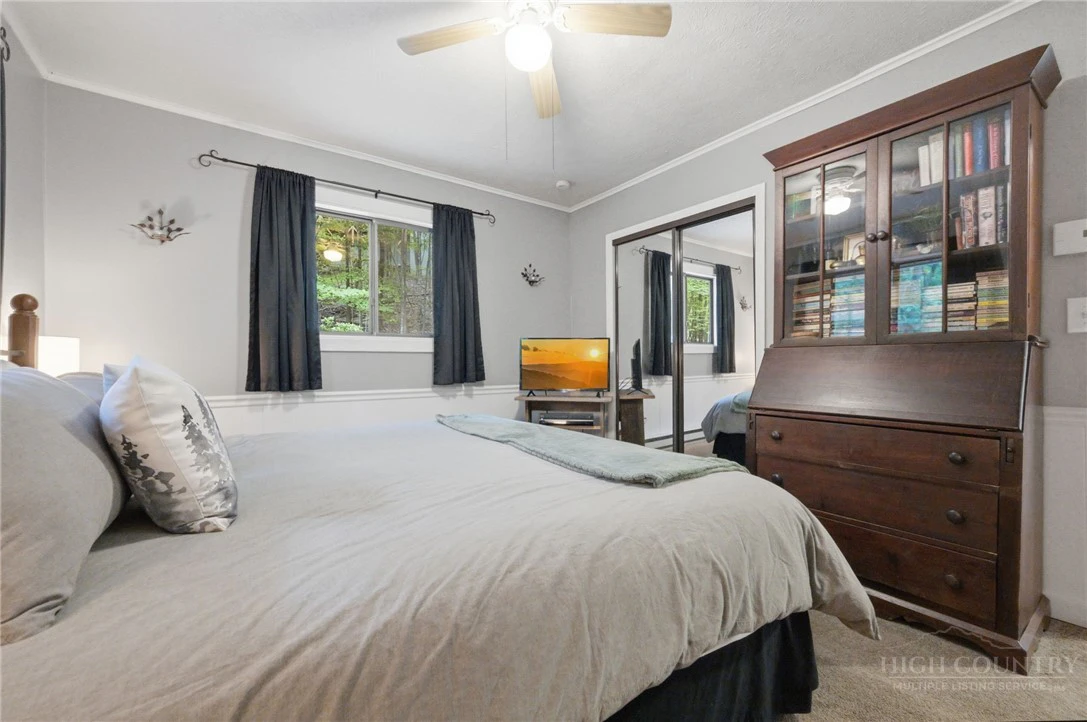 Image number 6 for the current listing