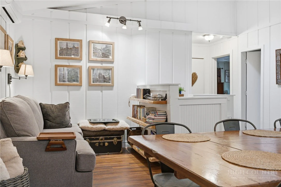 Image number 13 for the current listing