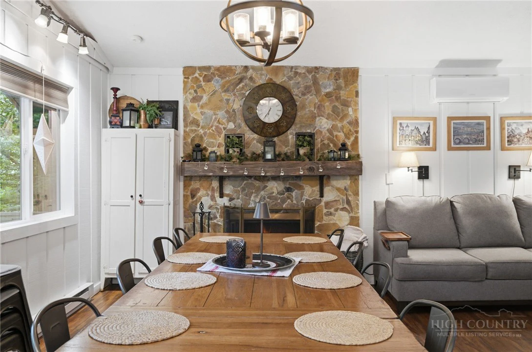 Image number 15 for the current listing