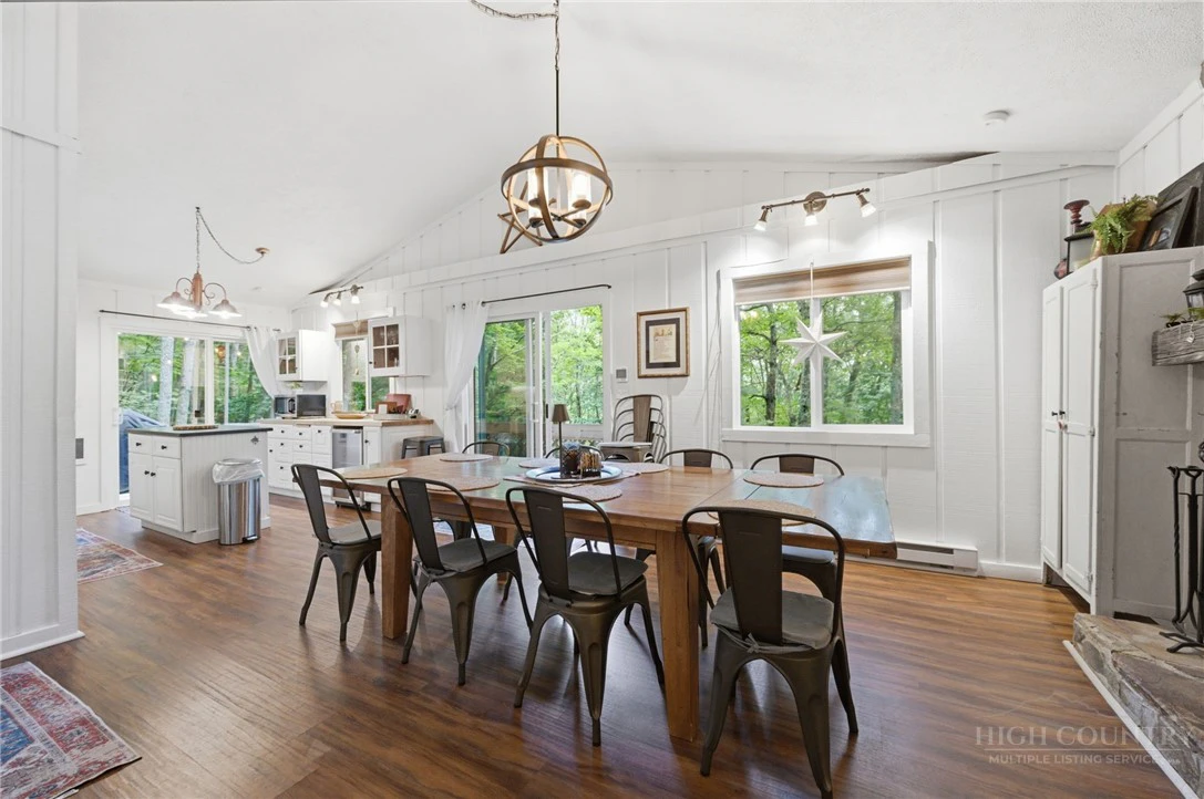 Image number 19 for the current listing