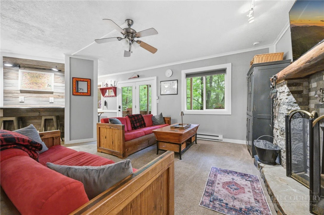 Image number 22 for the current listing