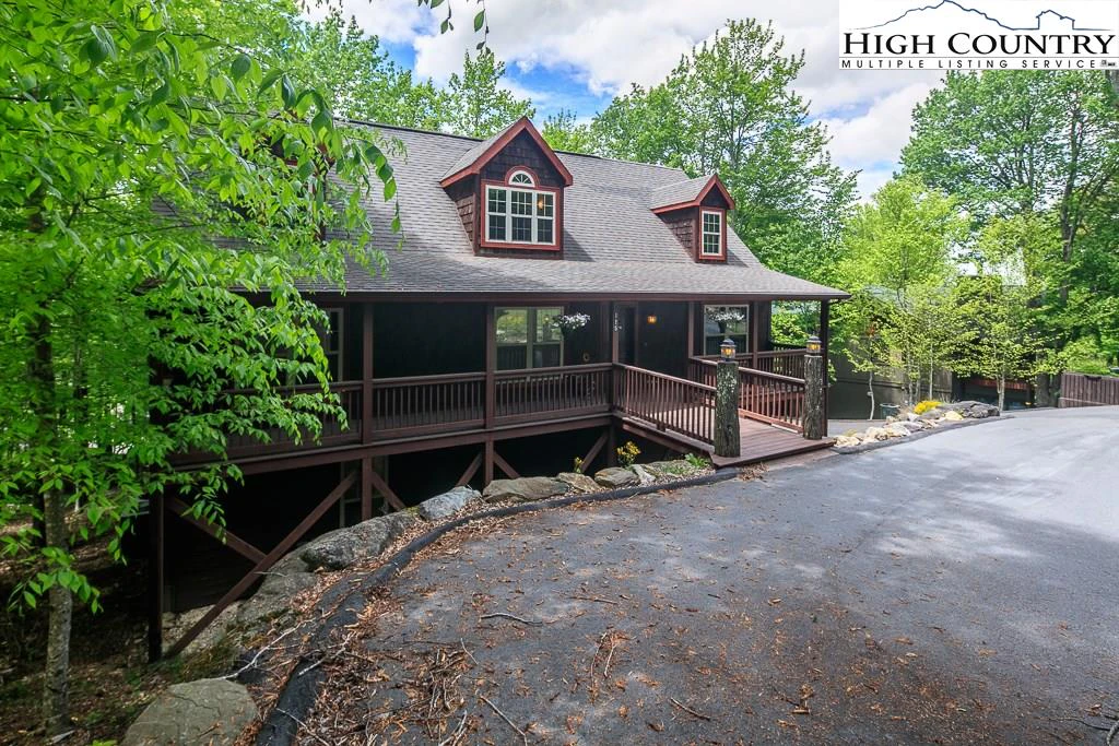 Image number 1 for the current listing