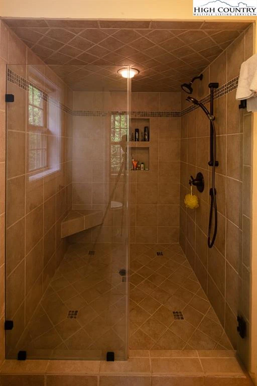 Image number 13 for the current listing
