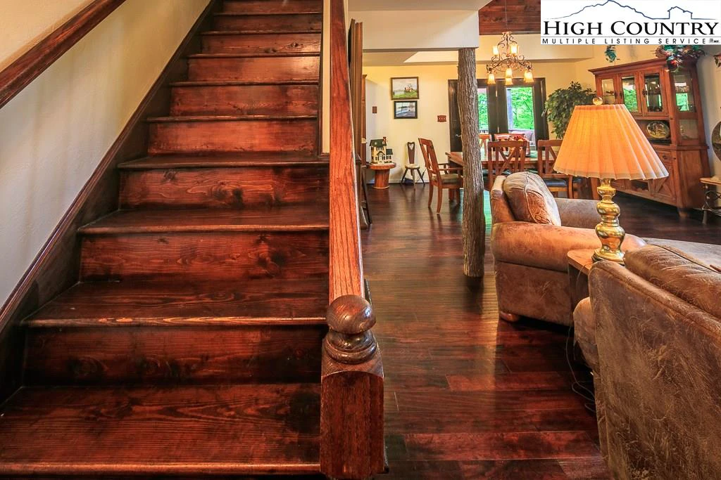 Image number 3 for the current listing