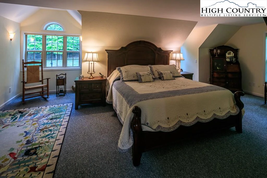 Image number 8 for the current listing