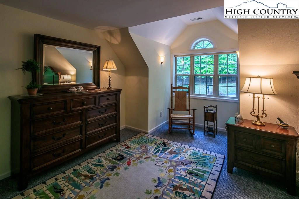 Image number 12 for the current listing
