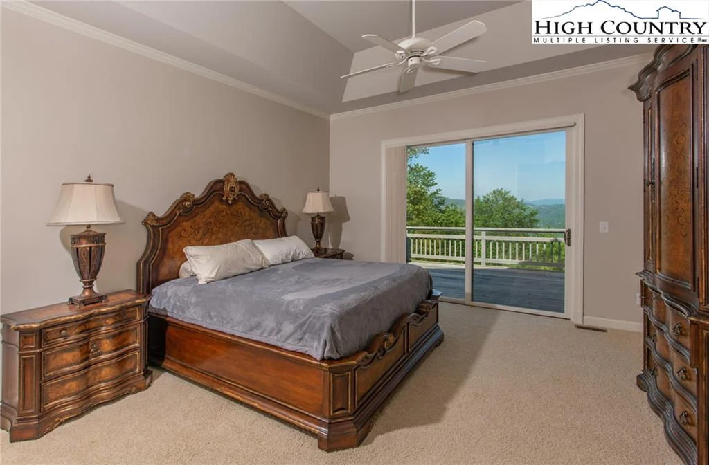 Image number 14 for the current listing