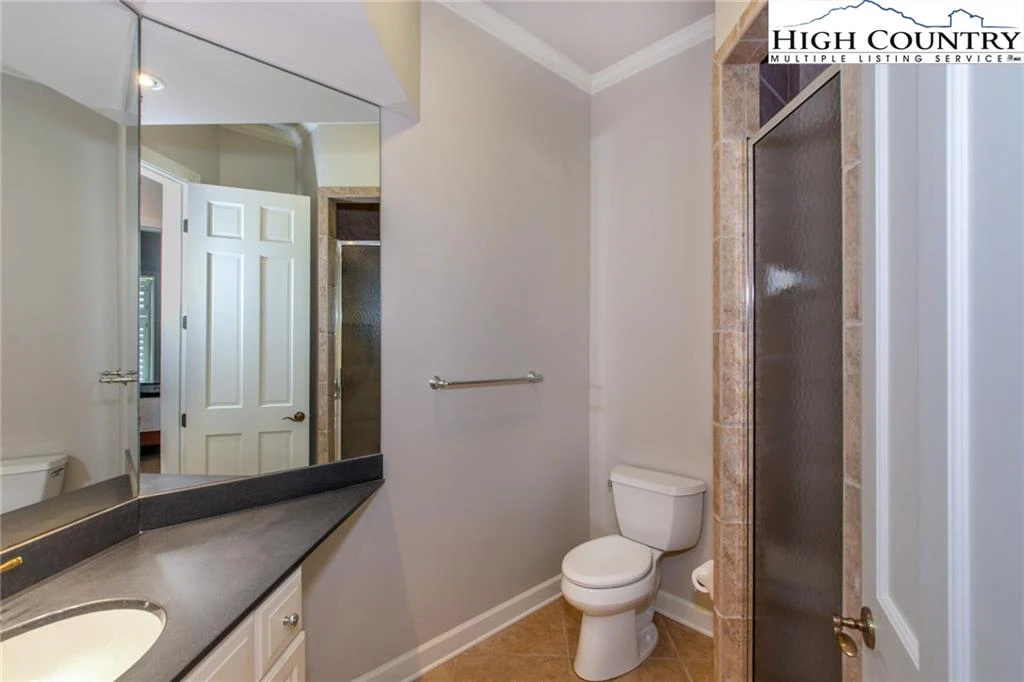 Image number 5 for the current listing