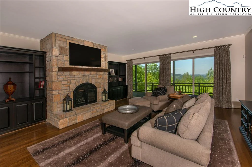 Image number 7 for the current listing