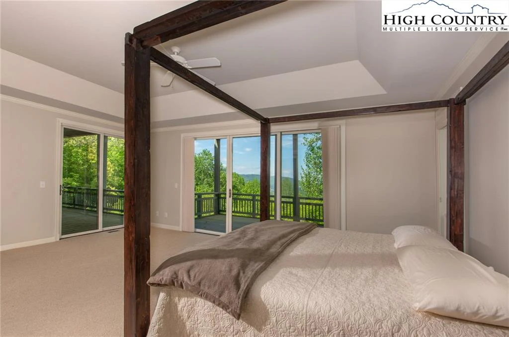 Image number 11 for the current listing