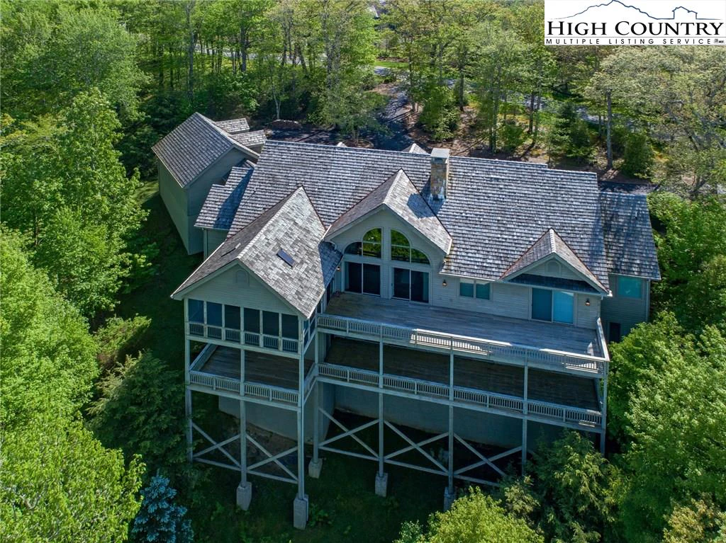 Image number 17 for the current listing