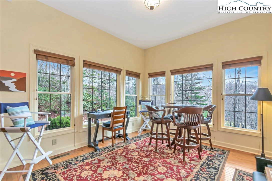 Image number 6 for the current listing