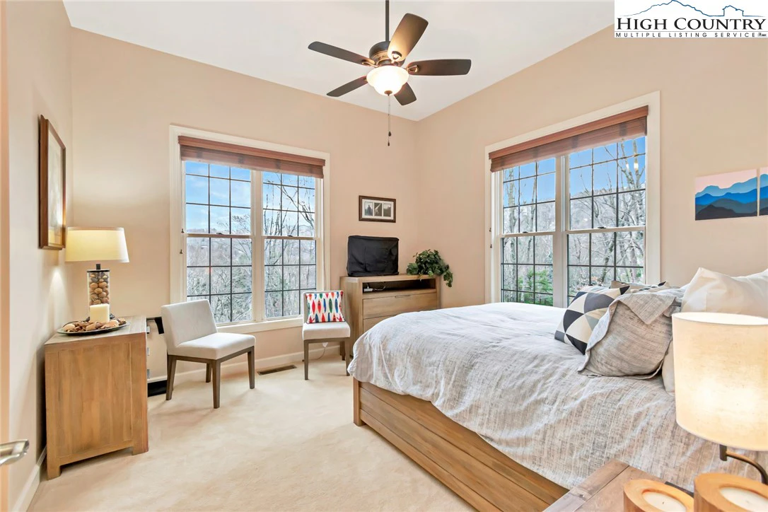 Image number 11 for the current listing