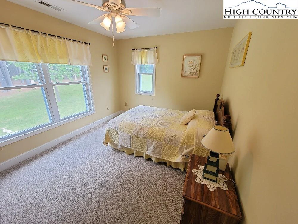 Image number 11 for the current listing