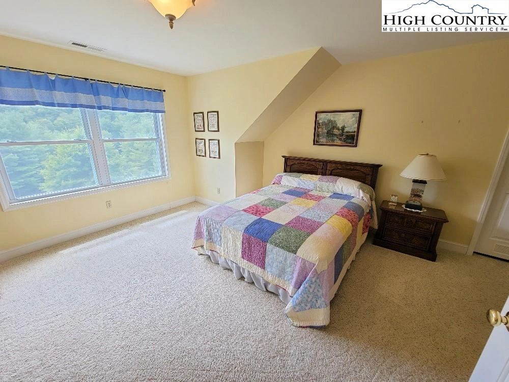 Image number 3 for the current listing