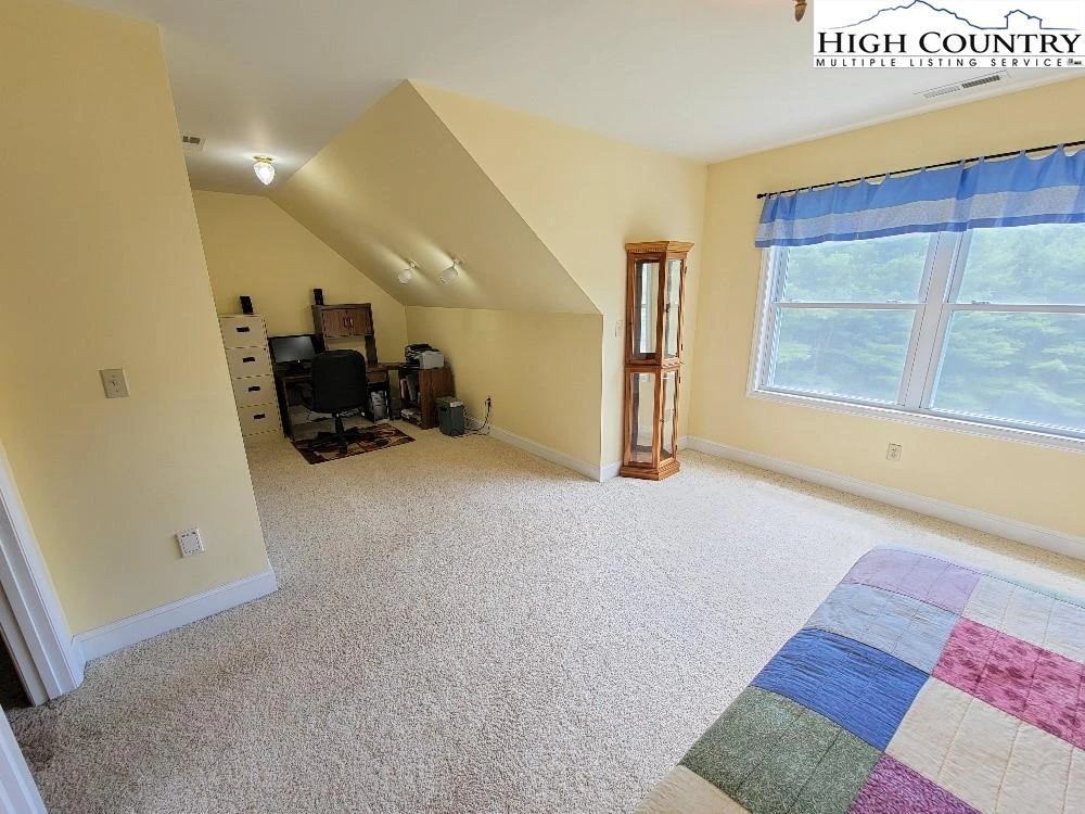 Image number 4 for the current listing