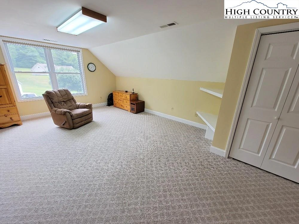 Image number 6 for the current listing